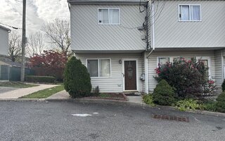 38 Betty Ct, Staten Island, NY 10303
