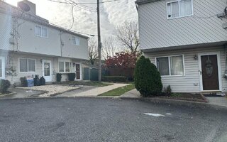 38 Betty Ct, Staten Island, NY 10303
