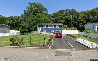 38 Bunny Ln, East Setauket, NY 11733