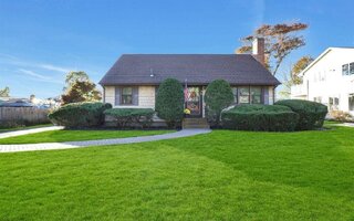 38 Lumur Dr, Sayville, NY 11782