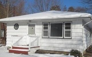 38 Oak Ave, Shirley, NY 11967