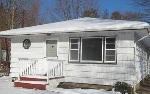 38 Oak Ave, Shirley, NY 11967