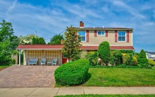 38 Pleasant Ln, Levittown, NY 11756