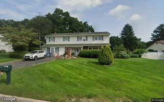 38 Thomas St, Coram, NY 11727