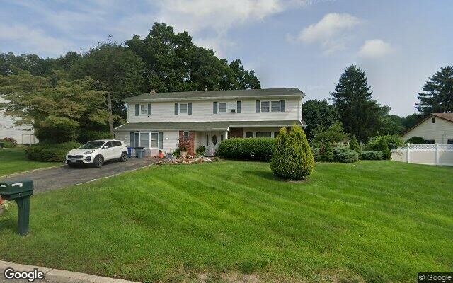 38 Thomas St, Coram, NY 11727