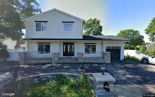 380 Poulsen St, Holbrook, NY 11741