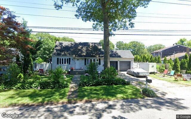 380 W End Ave, Shirley, NY 11967