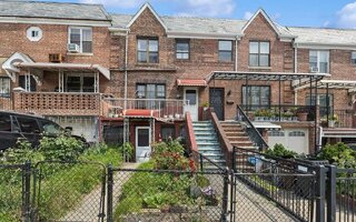 3809 48th Ave, Long Island City, NY 11101