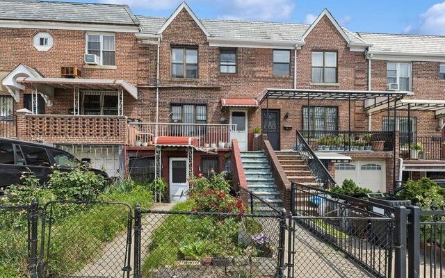 3809 48th Ave, Long Island City, NY 11101 (Porch)
