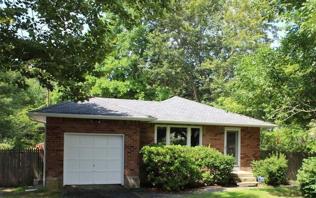 385 Boxwood Dr, Shirley, NY 11967
