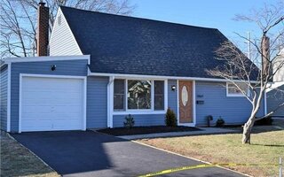 3864 Avoca Ave, Bethpage, NY 11714