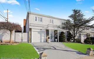 387 Fanning St, Staten Island, NY 10314