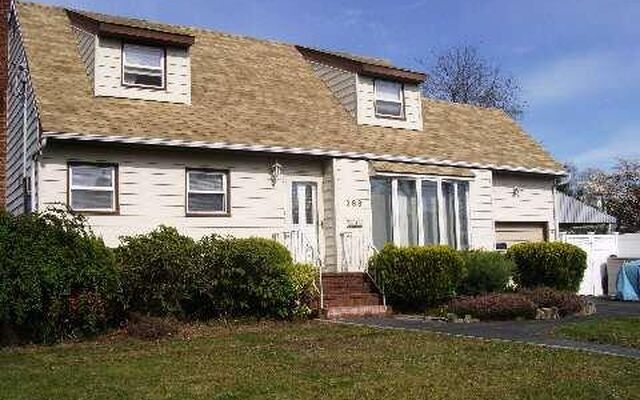 388 2nd Ave, Massapequa Park, NY 11762