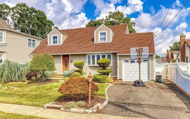 3883 Franklin Ave, Seaford, NY 11783 (Yard)