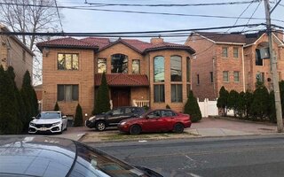 39-17 221st St, Bayside, NY 11361