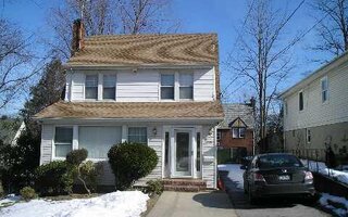 39-49 Glenwood St, Little Neck, NY 11363