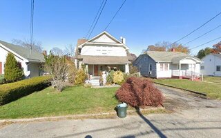 39 Robert St, Patchogue, NY 11772