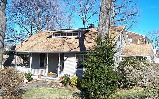 39 Cody Ave, Glenwood Landing, NY 11547