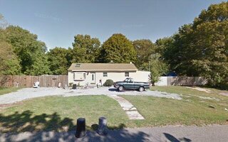 39 E Oakdale St, Bay Shore, NY 11706