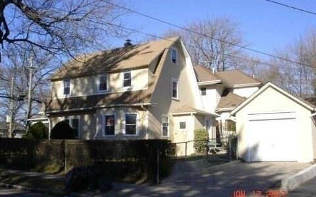 39 Forest Row, Great Neck, NY 11024
