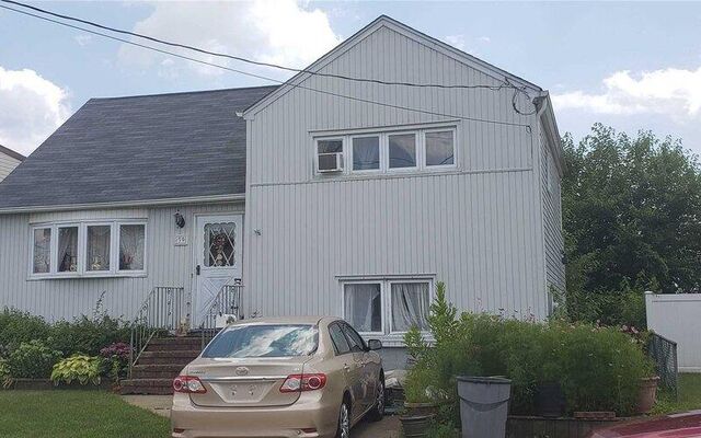 39 Layton St, Freeport, NY 11520