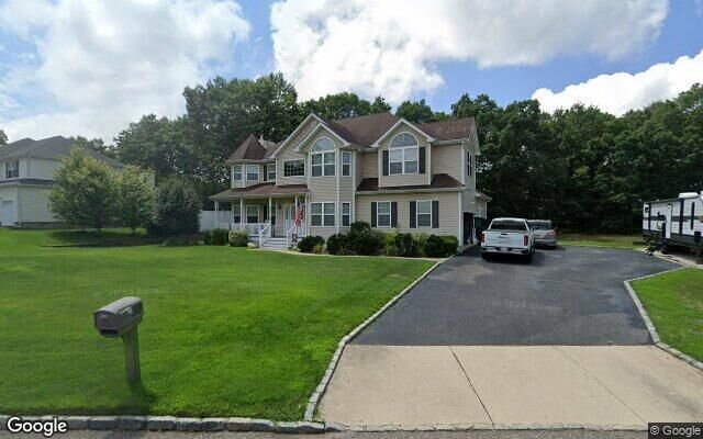 39 Savanna Cir, Mount Sinai, NY 11766