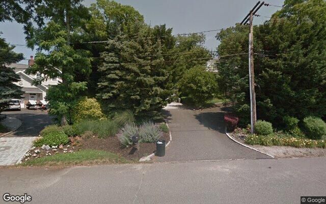 39 Shore Rd, Stony Brook, NY 11790