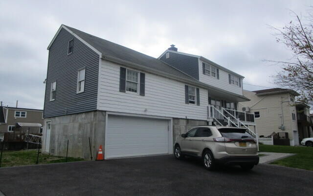 39 Stirling Ave, Freeport, NY 11520