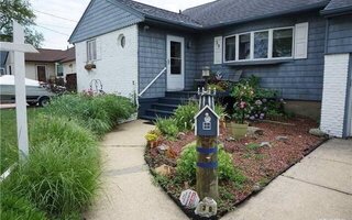39 Suffolk St, Freeport, NY 11520