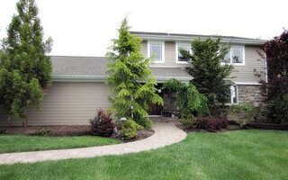39 Watchogue Ave, East Moriches, NY 11940
