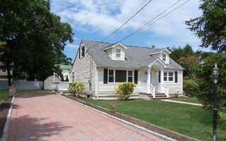 39 Westminster Dr, Shirley, NY 11967
