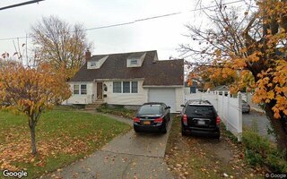 390 Earle St, Central Islip, NY 11722
