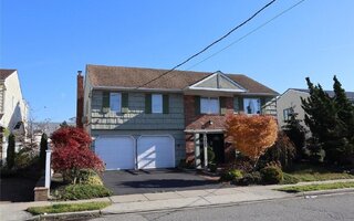 3935 Sally Ln, Oceanside, NY 11572