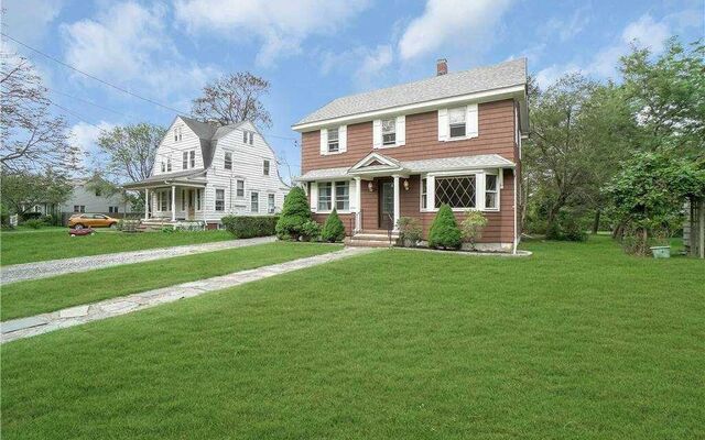 396 Grove Ave, Patchogue, NY 11772
