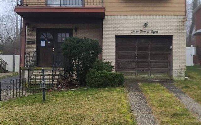 398 Little Clove Rd, Staten Island, NY 10301