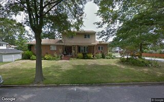 398 S 14th St, Lindenhurst, NY 11757