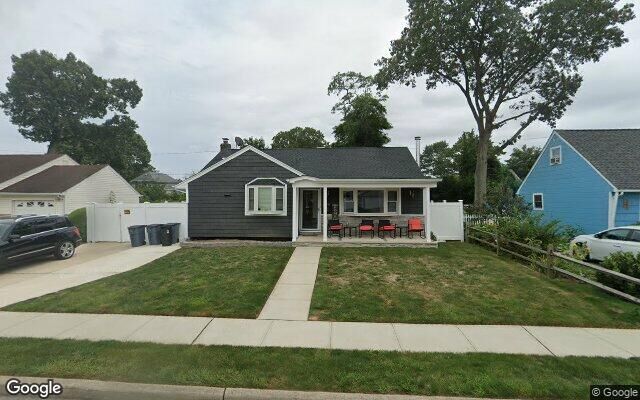 3980 Maplewood Dr, Seaford, NY 11783