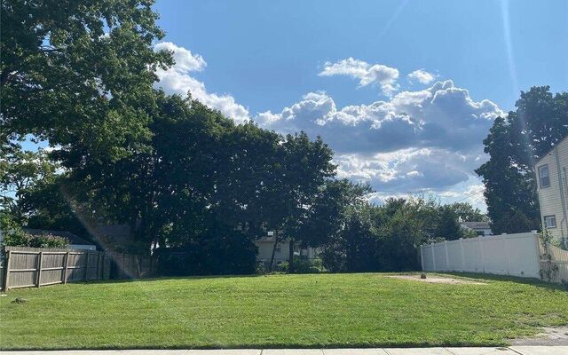 3982 Kingsberry Rd, Seaford, NY 11783 (Farm)