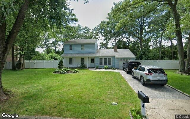 4 Abbey Dr, Middle Island, NY 11953