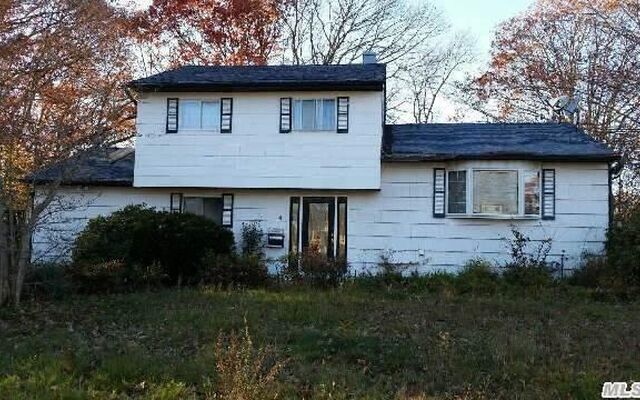 4 Arbell Dr, Brentwood, NY 11717