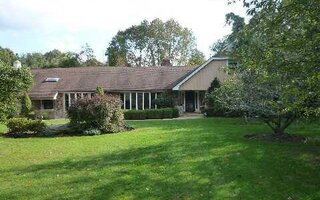 4 Cedarwood Ct, Syosset, NY 11791