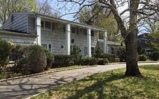 4 Cosgrove Dr, Glen Cove, NY 11542