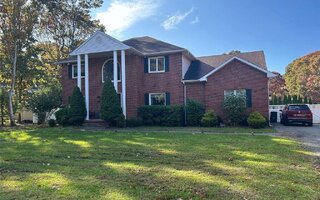 4 Cotton Tail Ct, Shirley, NY 11967