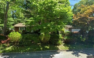 4 Crestwood Dr, Shirley, NY 11967