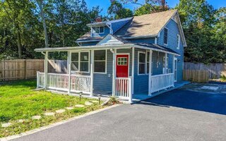 4 Dixie Ln, Centereach, NY 11720