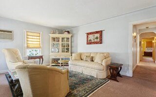 4 Franklin St, Hicksville, NY 11801