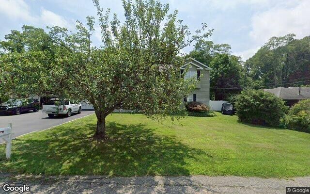 4 Harrison Ave, Setauket, NY 11733