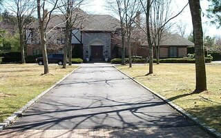 4 High Meadow Ct, Glen Head, NY 11545