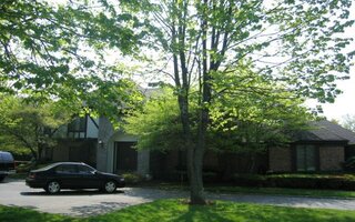 4 High Meadow Ct, Glen Head, NY 11545