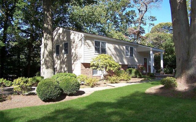 4 Highland Down, Shoreham, NY 11786